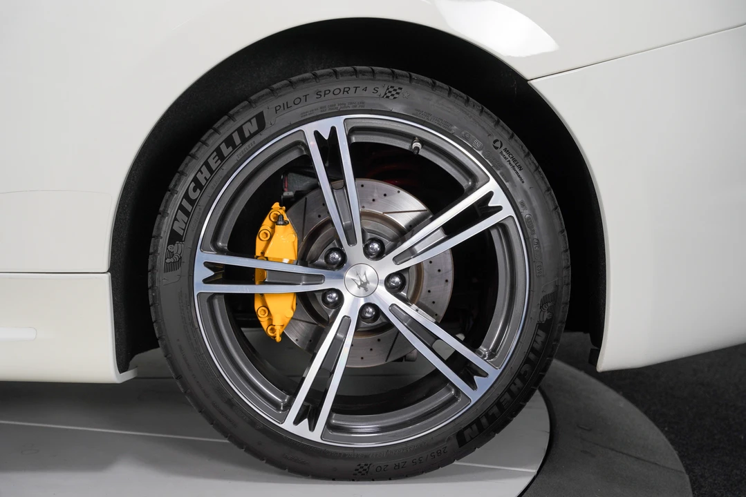 2014 Maserati GranTurismo MC Stradale - Image 17 of 31