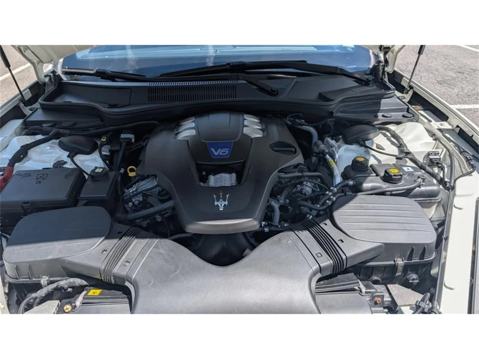 2014 Maserati Quattroporte 6th Gen - Image 10 of 15