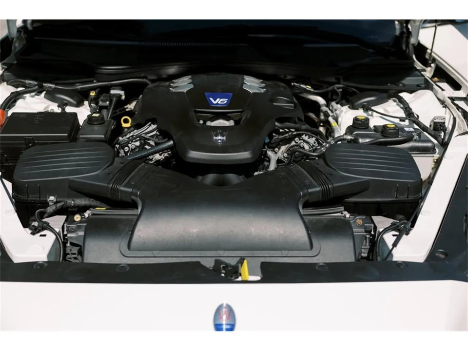 2014 Maserati Quattroporte 6th Gen - Image 11 of 15
