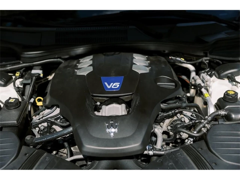 2014 Maserati Quattroporte 6th Gen - Image 12 of 15