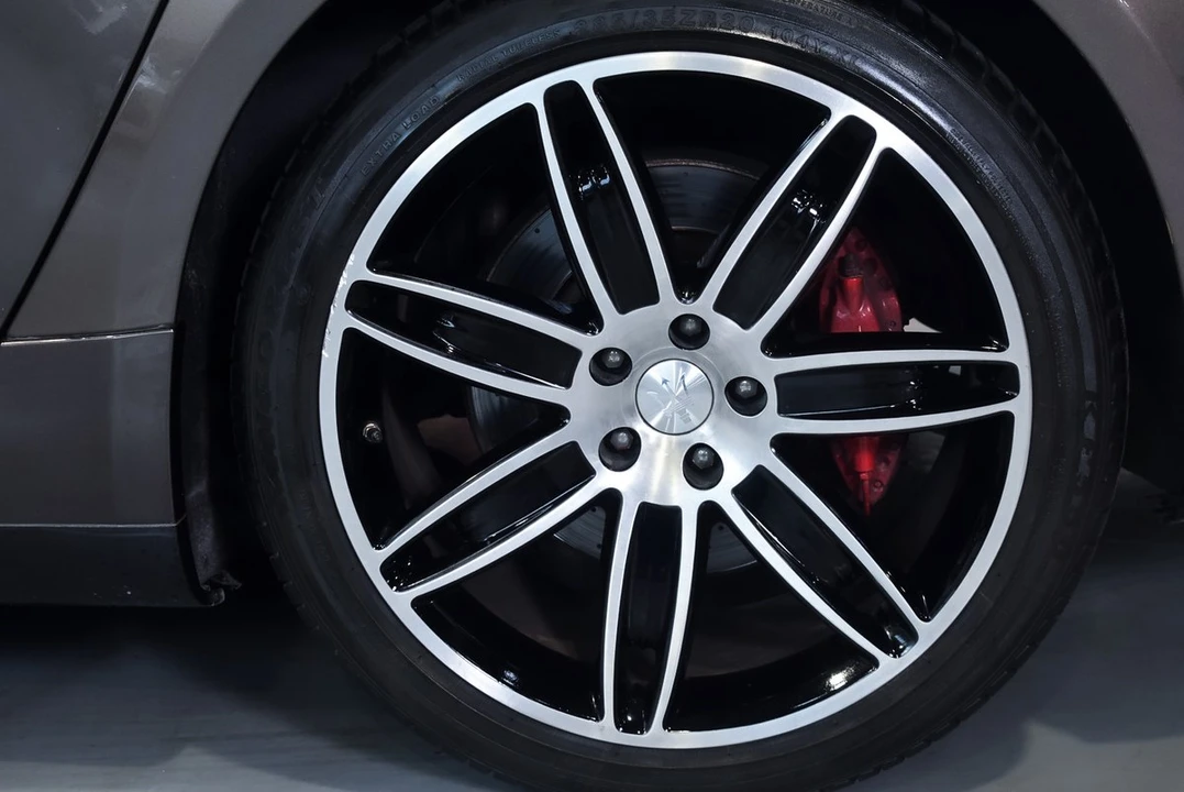 2014 Maserati Quattroporte 6th Gen - Image 28 of 30