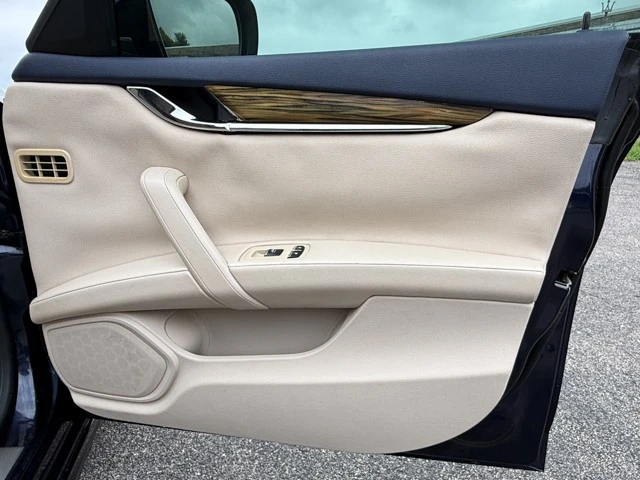 2014 Maserati Quattroporte 6th Gen - Image 27 of 31