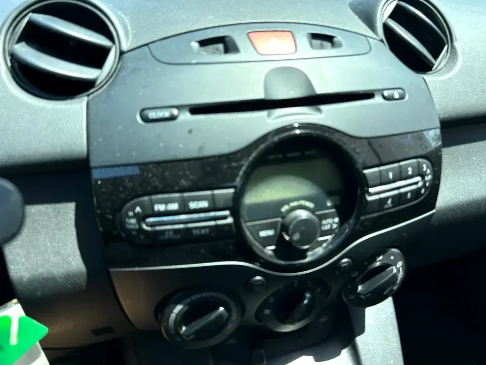 2014 Mazda Mazda 2 2nd Gen - Image 13 of 19
