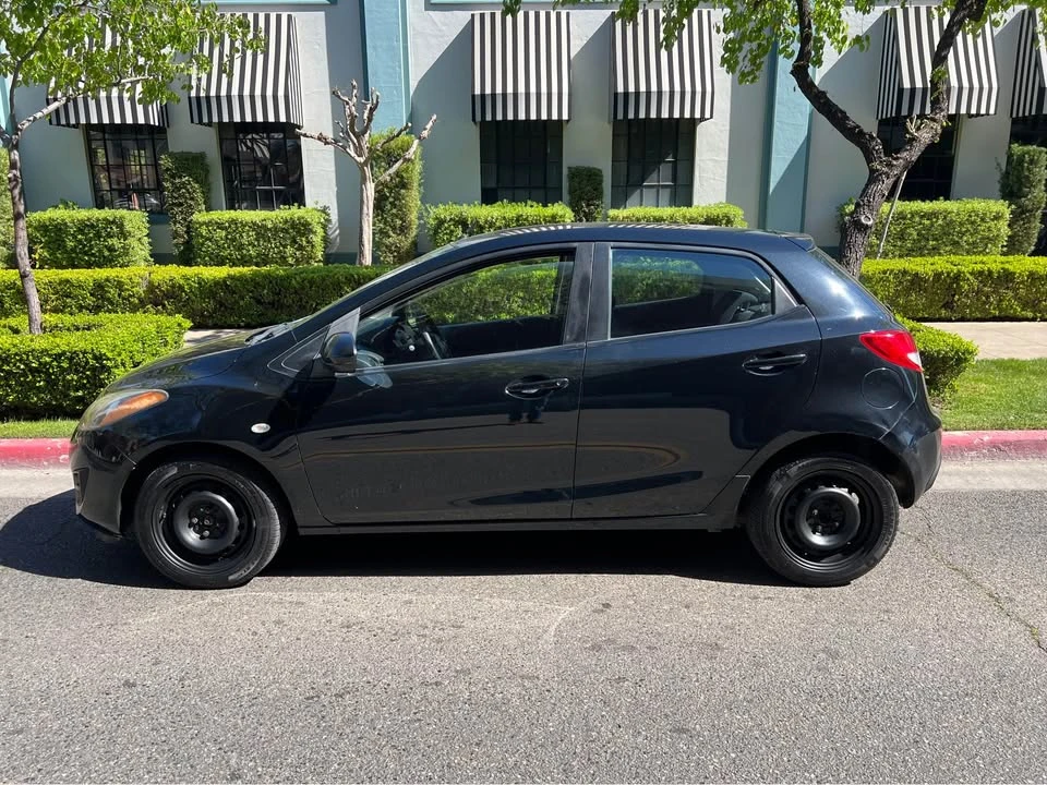 2014 Mazda Mazda 2 2nd Gen - Image 8 of 12