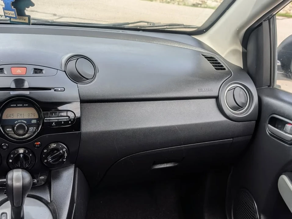 2014 Mazda Mazda 2 2nd Gen - Image 12 of 17