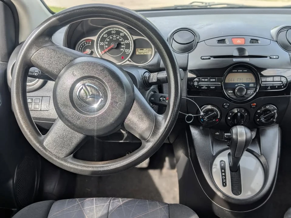 2014 Mazda Mazda 2 2nd Gen - Image 11 of 17