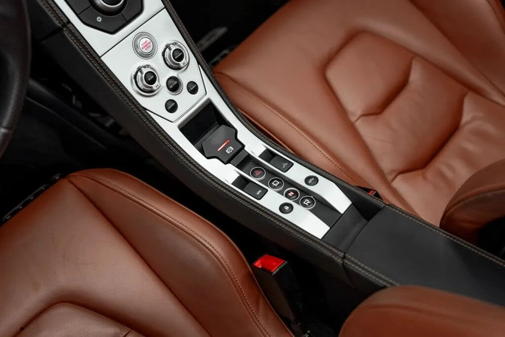 2014 McLaren MP4-12C - Image 16 of 31