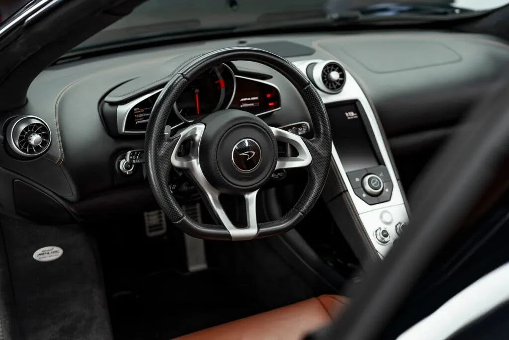 2014 McLaren MP4-12C - Image 2 of 31