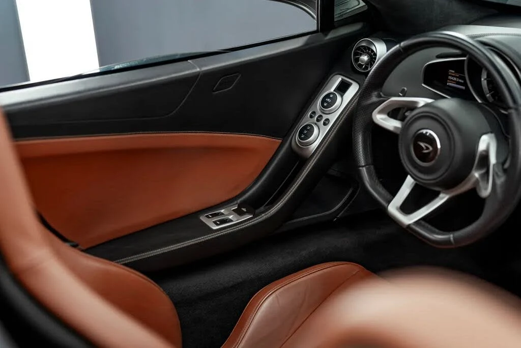 2014 McLaren MP4-12C - Image 19 of 31