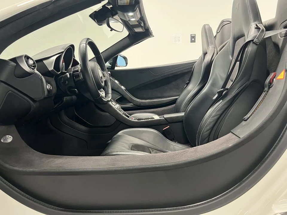 2014 McLaren MP4-12C - Image 19 of 31