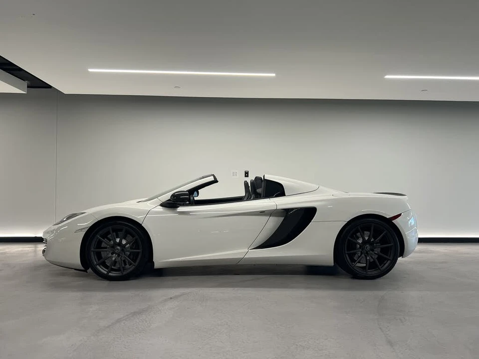 2014 McLaren MP4-12C - Image 2 of 31