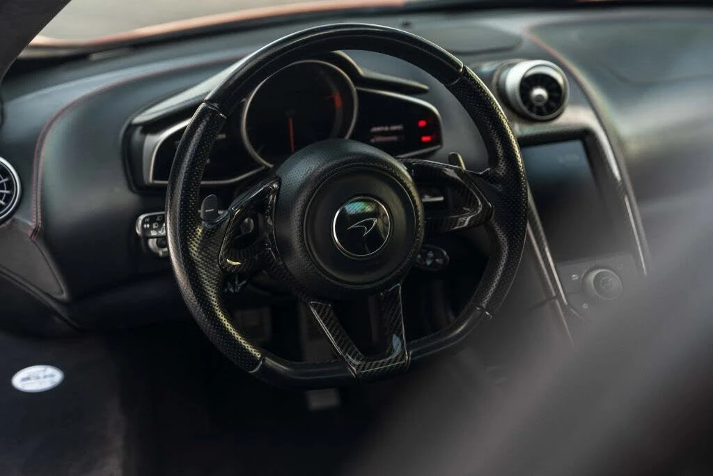 2014 McLaren MP4-12C - Image 14 of 31