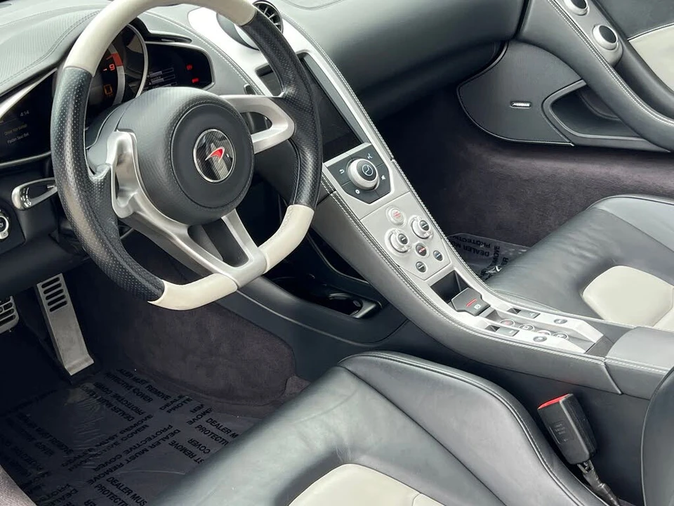 2014 McLaren MP4-12C - Image 3 of 31