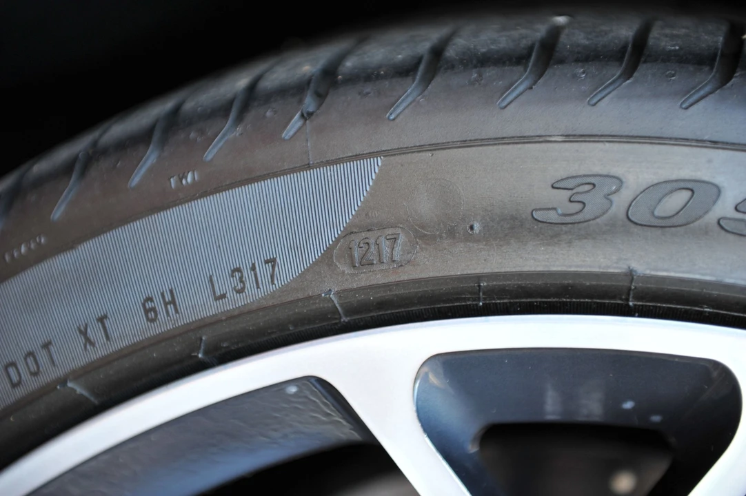 2014 McLaren MP4-12C Spider - Image 27 of 31