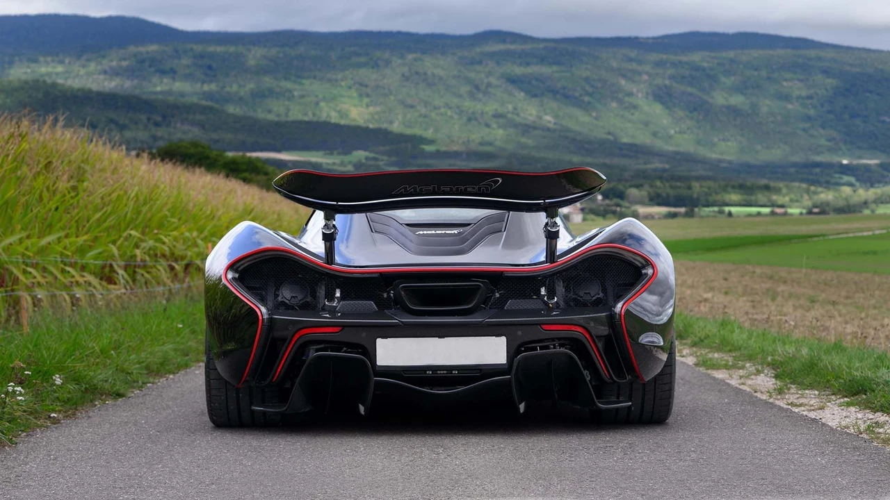 2014 McLaren P1 - Image 17 of 31