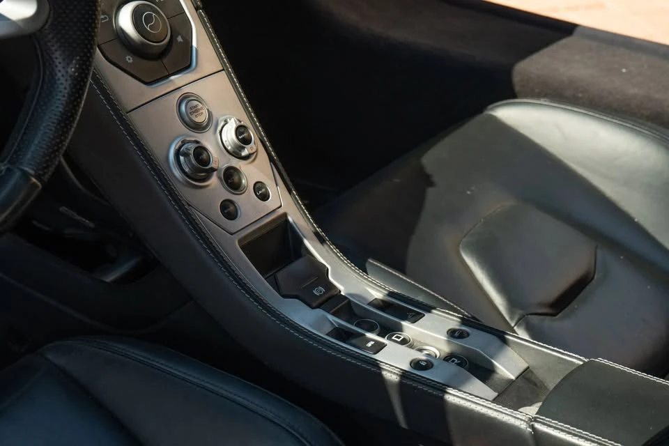 2014 McLaren MP4-12C - Image 13 of 19