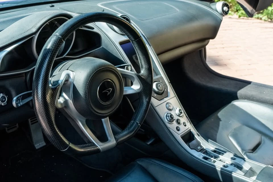 2014 McLaren MP4-12C - Image 12 of 19