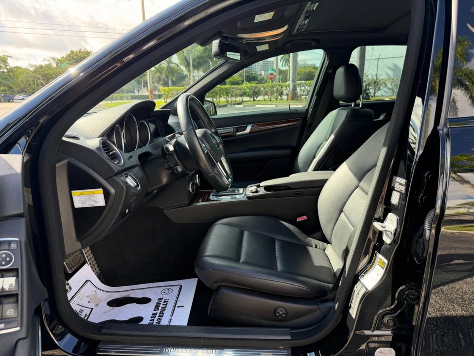 2014 Mercedes-Benz W204 C-Class - Image 17 of 21