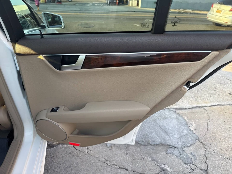 2014 Mercedes-Benz W204 C-Class - Image 17 of 21