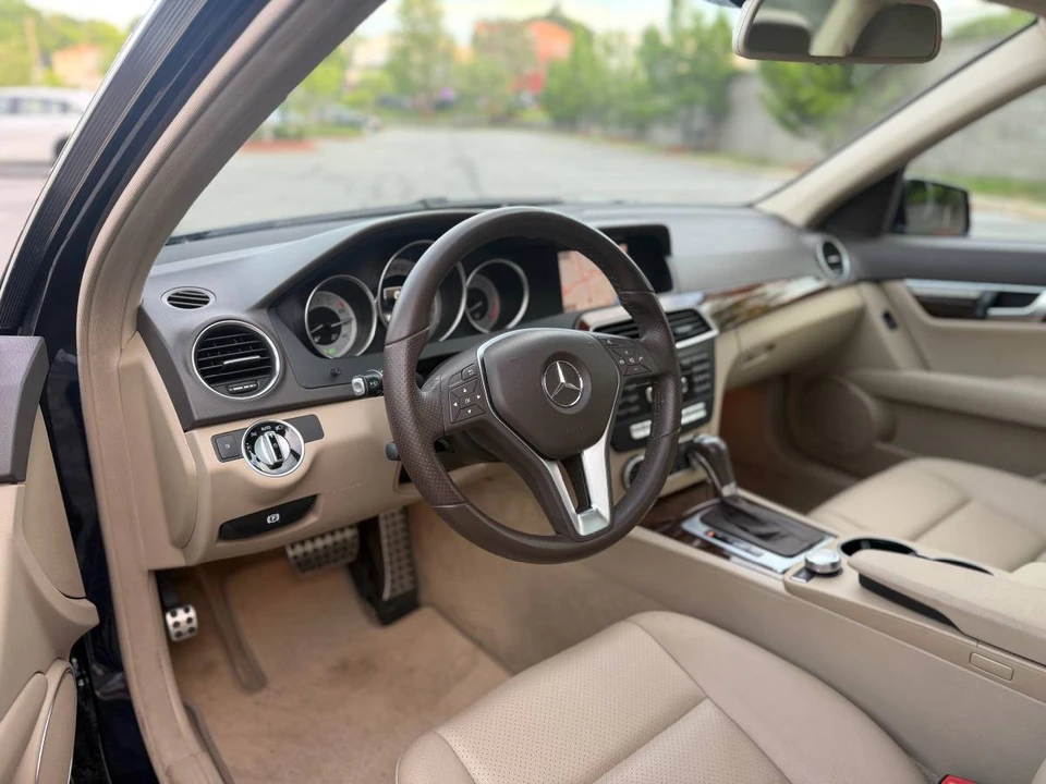 2014 Mercedes-Benz W204 C-Class - Image 8 of 19