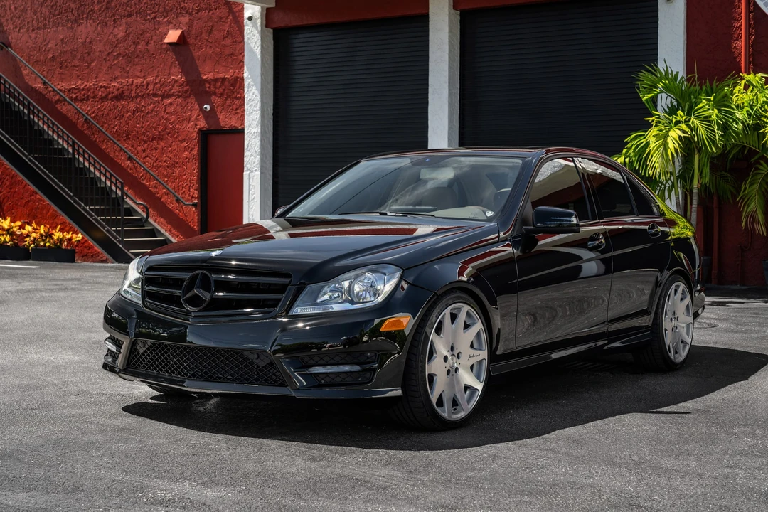 2014 Mercedes-Benz W204 C-Class - Image 2 of 31