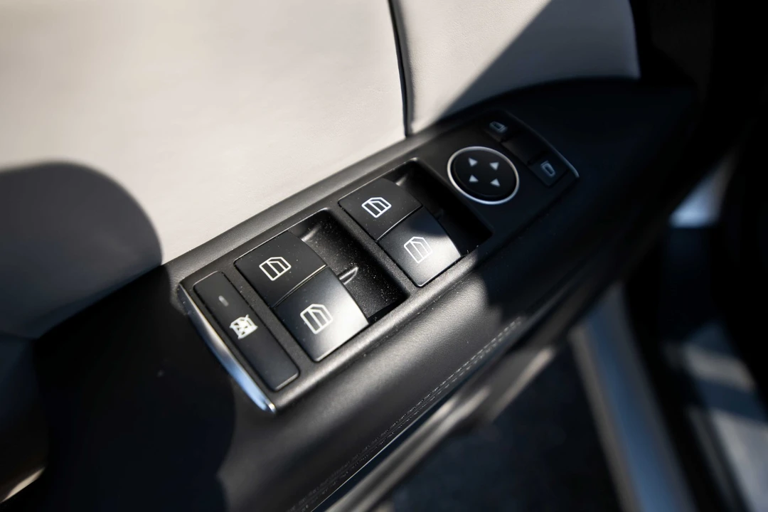 2014 Mercedes-Benz W212 E-Class - Image 17 of 21
