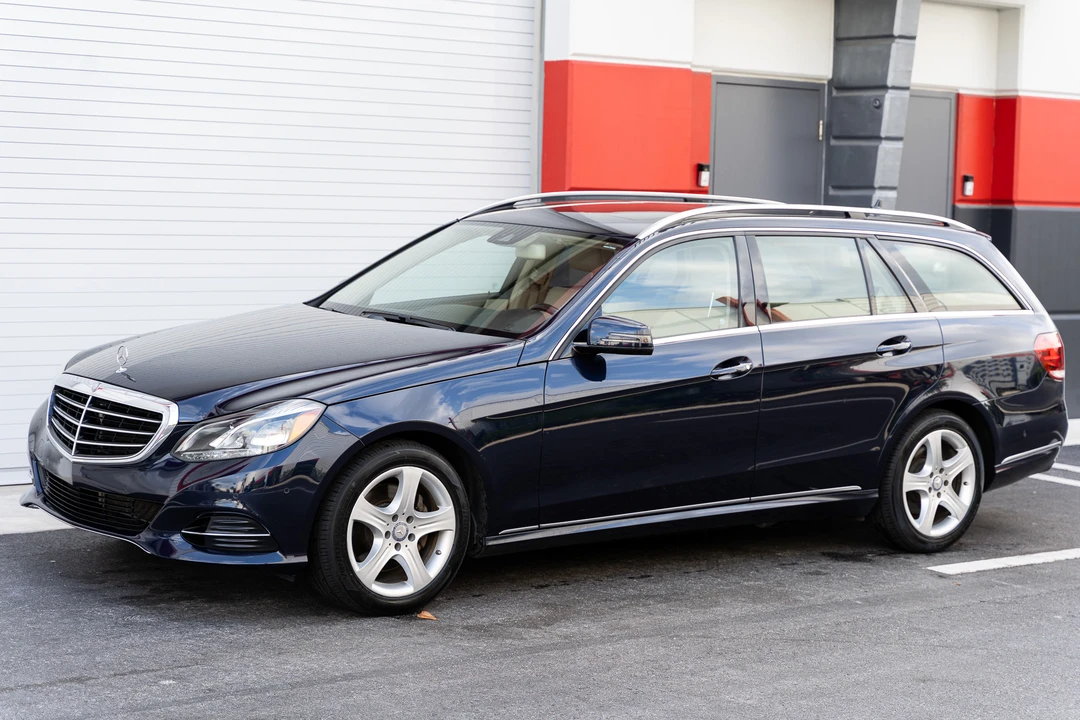 2014 Mercedes-Benz - Image 2 of 31