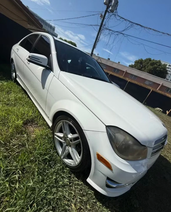 2014 Mercedes-Benz W204 C-Class - Image 2 of 13
