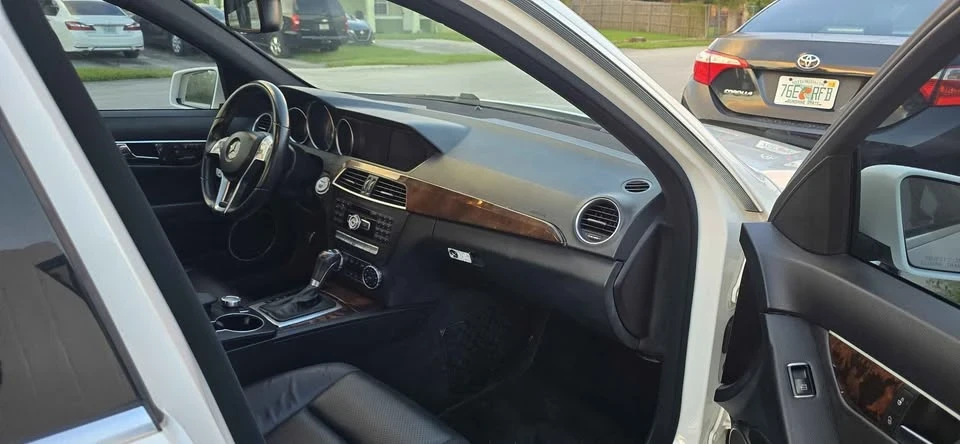 2014 Mercedes-Benz W204 C-Class - Image 3 of 4