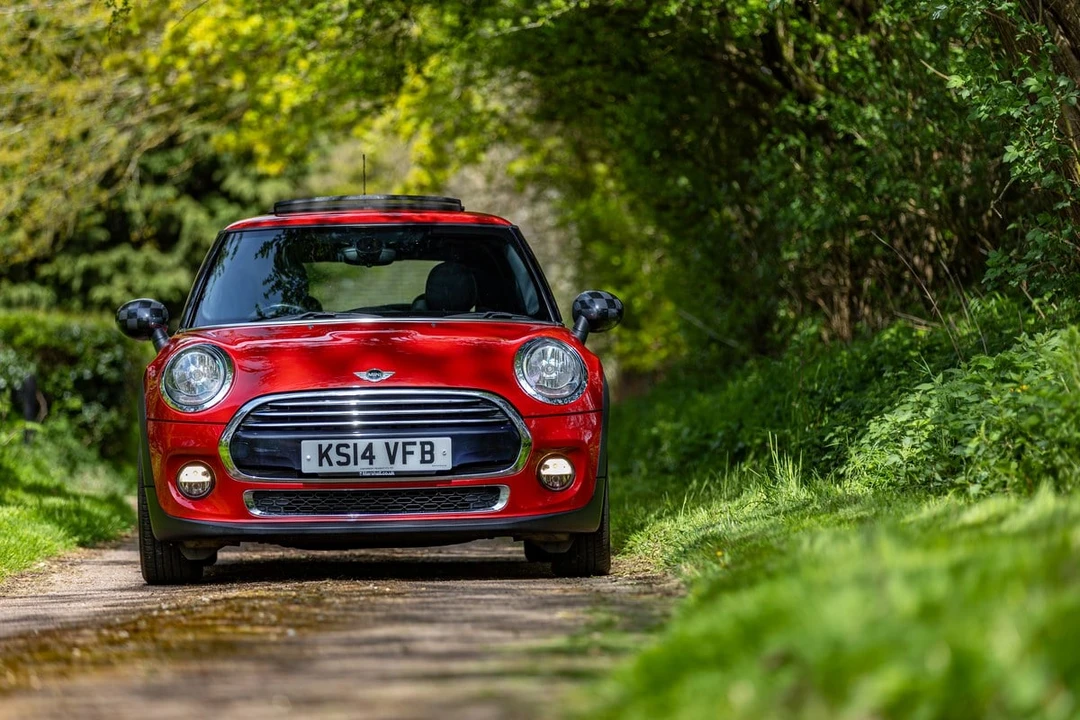 2014 Mini Mini 2nd Gen - Image 2 of 30