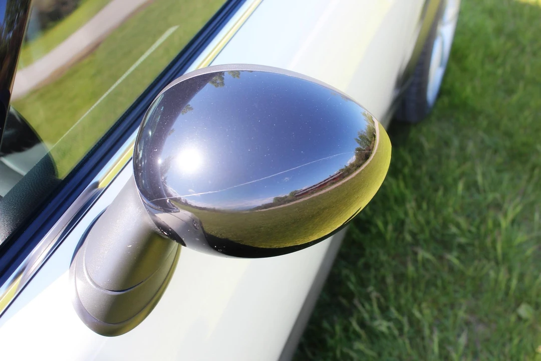 2014 Mini Coupe & Roadster - Image 26 of 31