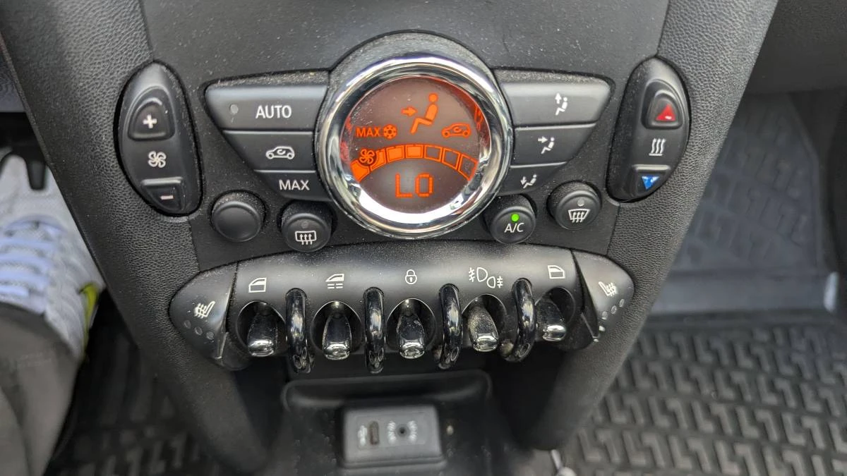 2014 Mini Mini 2nd Gen - Image 17 of 23