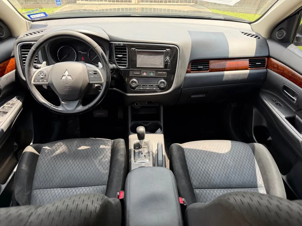 2014 Mitsubishi 3000GT - Image 6 of 9