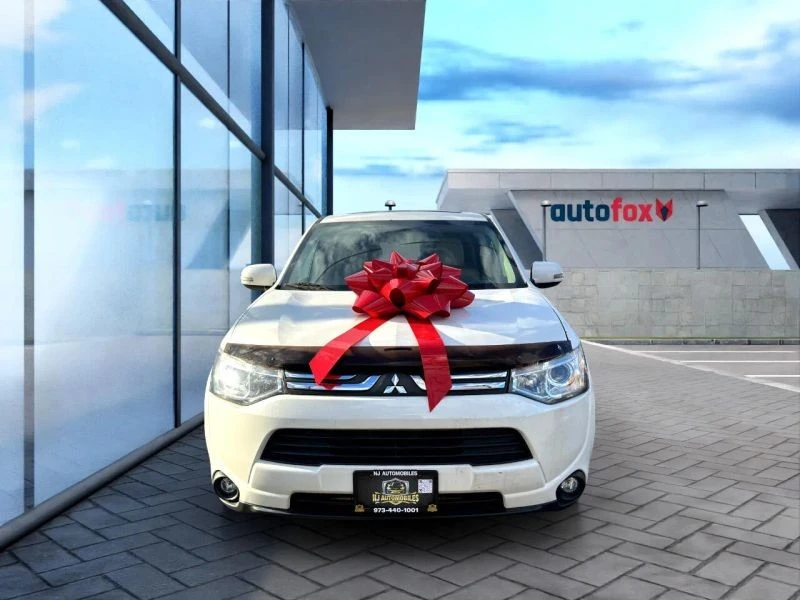 2014 Mitsubishi Outlander - Image 2 of 12