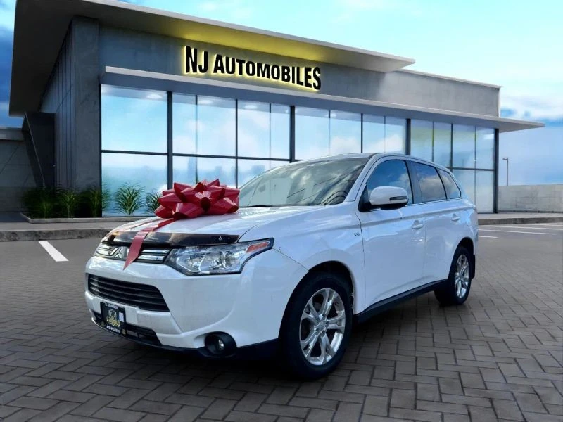2014 Mitsubishi Outlander - Image 3 of 12
