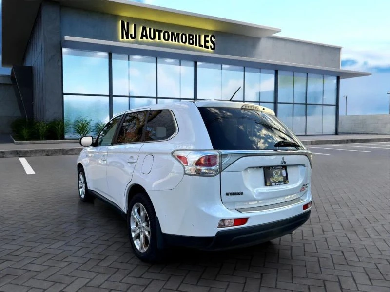 2014 Mitsubishi Outlander - Image 5 of 12