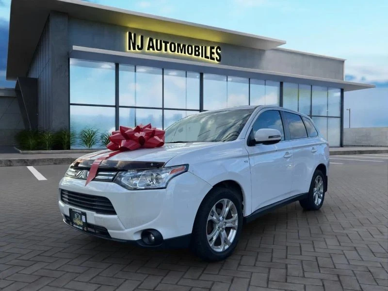 2014 Mitsubishi Outlander - Image 3 of 12