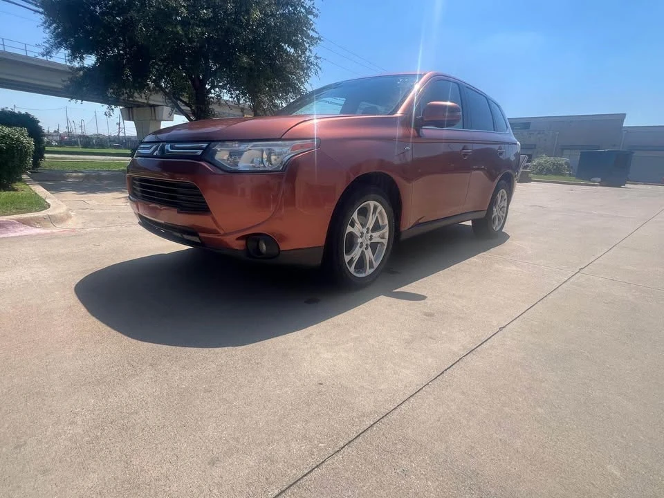 2014 Mitsubishi Outlander - Image 3 of 16