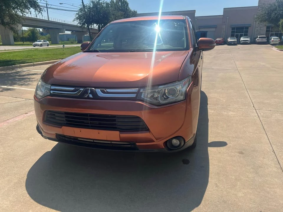 2014 Mitsubishi Outlander - Image 2 of 16