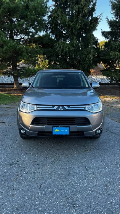 2014 Mitsubishi Outlander - Image 2 of 13