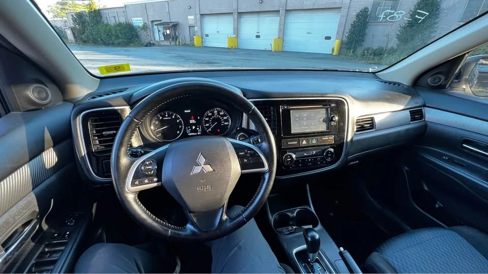 2014 Mitsubishi Outlander - Image 4 of 13