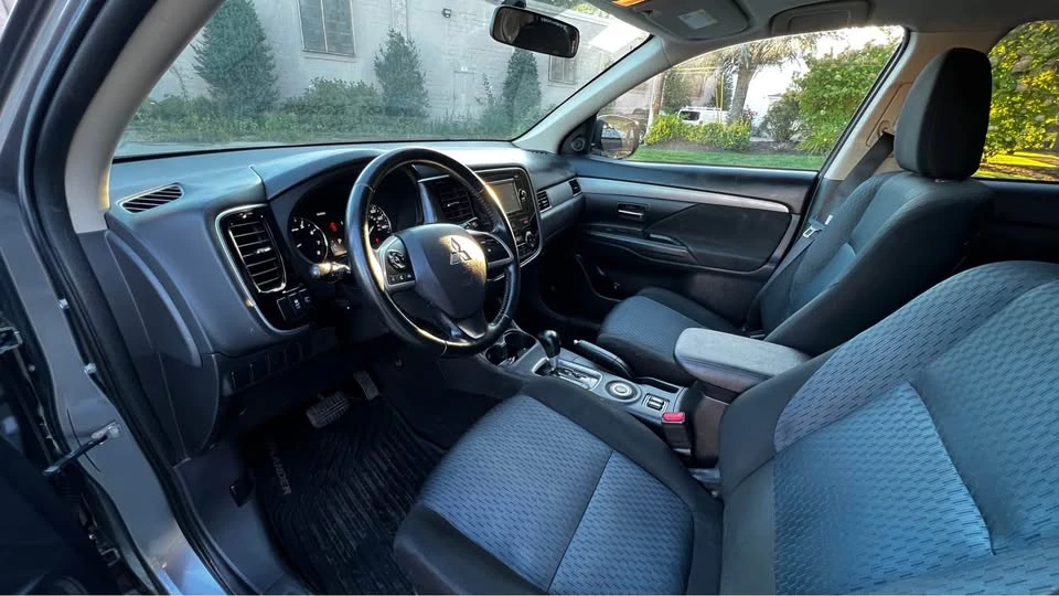 2014 Mitsubishi Outlander - Image 9 of 13