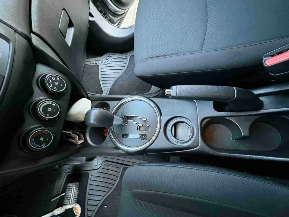 2014 Mitsubishi Outlander - Image 7 of 13