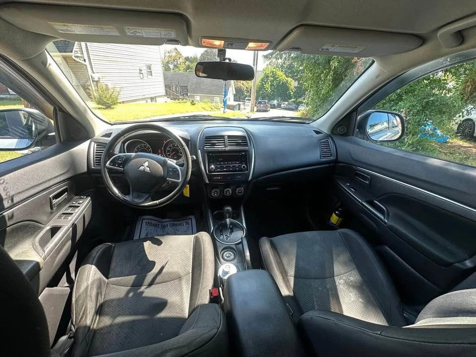 2014 Mitsubishi Outlander - Image 2 of 11