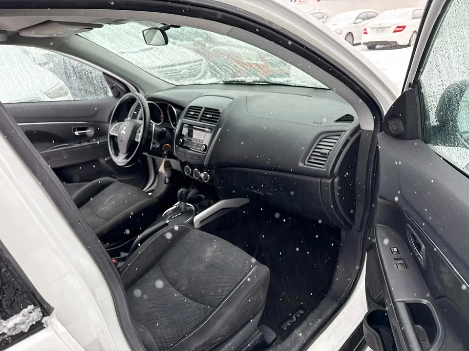2014 Mitsubishi RVR - Image 11 of 16