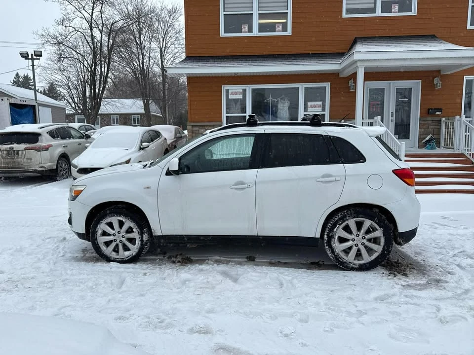 2014 Mitsubishi RVR - Image 2 of 16