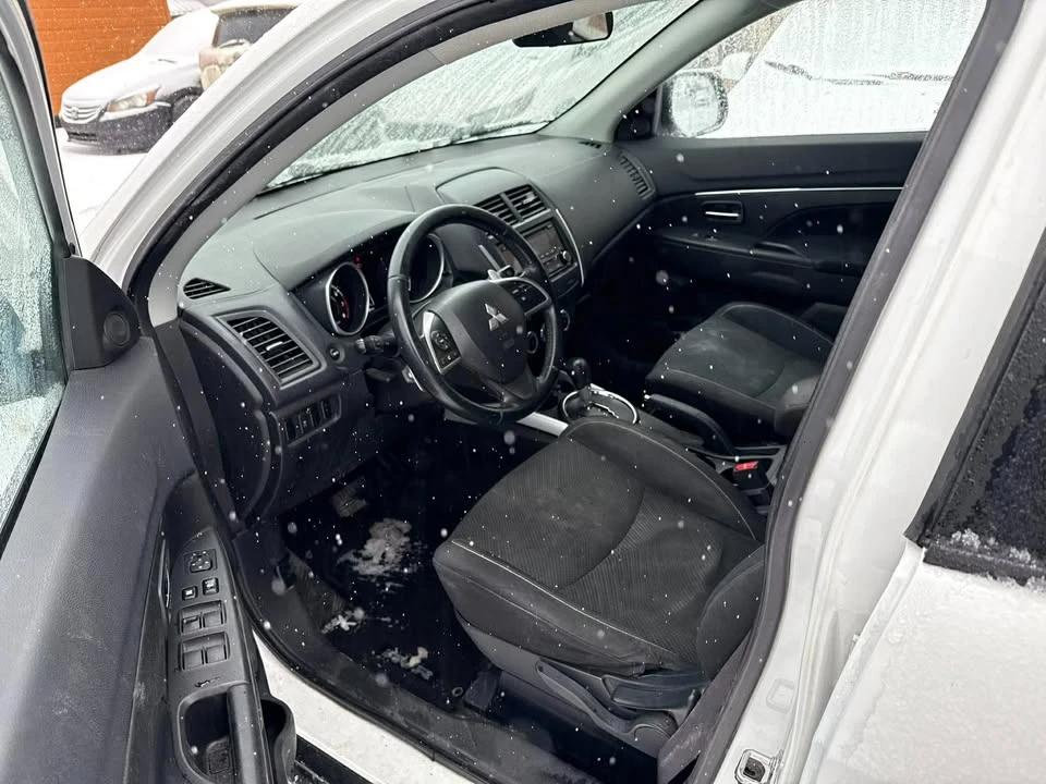 2014 Mitsubishi RVR - Image 9 of 16