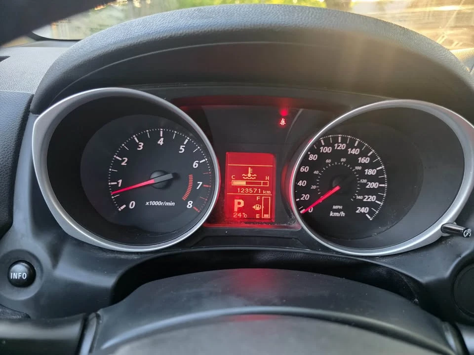 2014 Mitsubishi RVR - Image 11 of 18