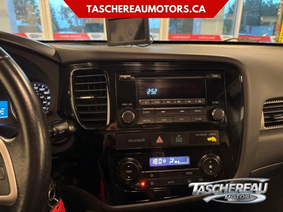 2014 Mitsubishi Outlander - Image 11 of 12