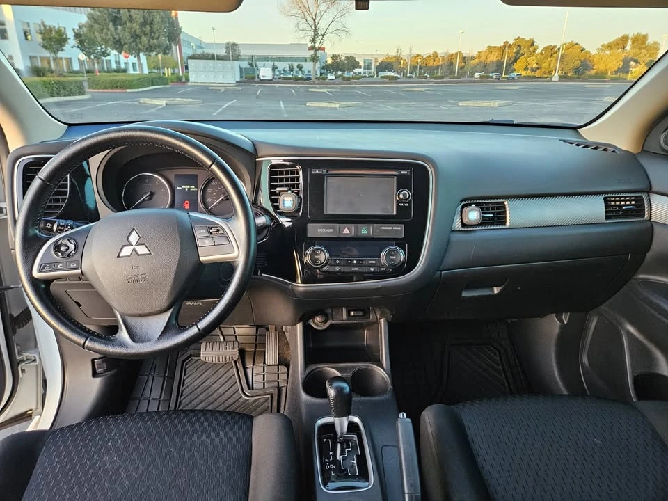 2014 Mitsubishi Outlander - Image 7 of 18